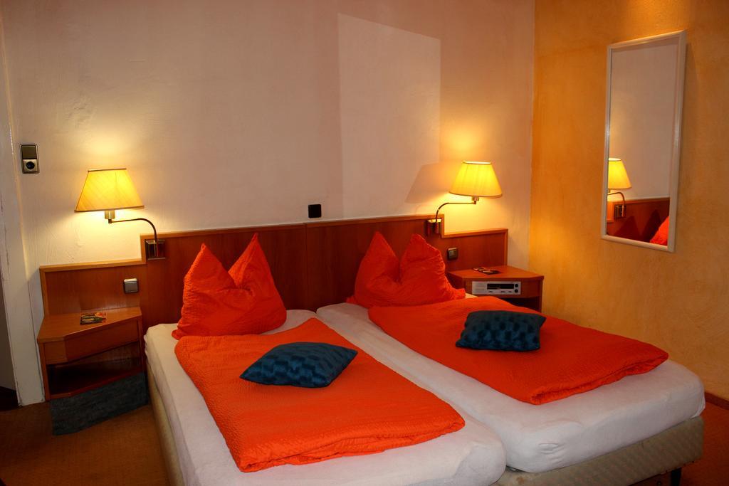 Hotel Haus Wasserscheide Burbach  Ngoại thất bức ảnh