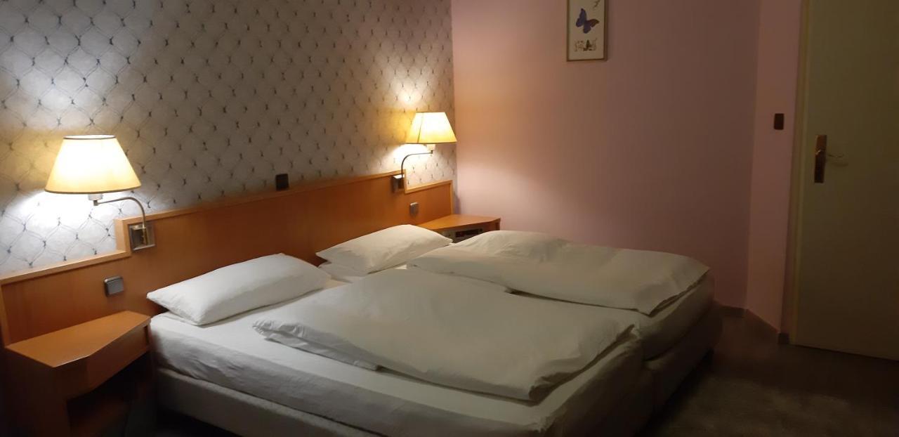 Hotel Haus Wasserscheide Burbach  Ngoại thất bức ảnh